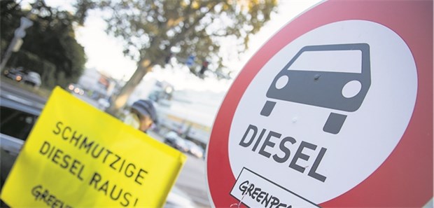 Bundesverwaltungsgericht urteilt zu Diesel-Fahrverboten Greenpeace forderte im Oktober 2016 in Stuttgart ein Fahrverbot für Diesel-Fahrzeuge.