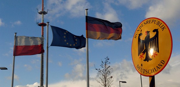 Die Zeit für die Staaten läuft ab Grenzübergang bei Schwedt in Brandenburg: Die EU-Staaten müssen Regelungen zur Erstattung von Behandlungskosten erlassen.
