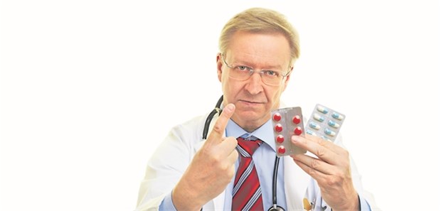 Placeboeffekte – die Macht des ärztlichen Wortes Grimmiger Blick? Mit empathischer Kommunikation lässt sich mehr erreichen.