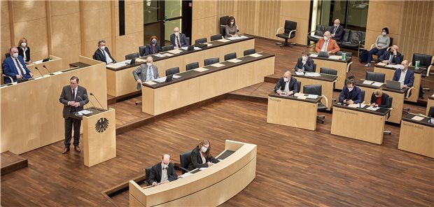 Große Empörung über die Novelle des Infektionsschutzgesetzes vergangenen Freitag im Bundesrat. Am Ende stimmte die Länderkammer zähneknirschend zu – sonst wären gar keine Corona-Maßnahmen mehr möglich gewesen.