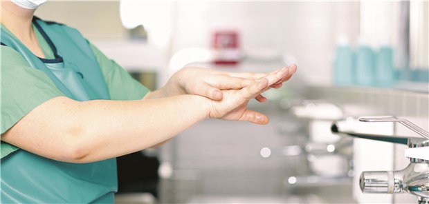 Gründliches Händewaschen ist besonders beim Kontakt mit Patienten mit Clostridium difficile-Infektion angesagt.