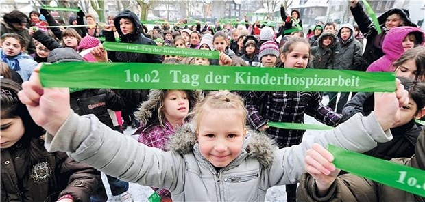 Eine Lebensbegleitung, die auch den Tod umfasst Grüne Bänder sollen an die Arbeit von ambulanten und stationären Kinderhospizen erinnern – besonders am 10. Februar.