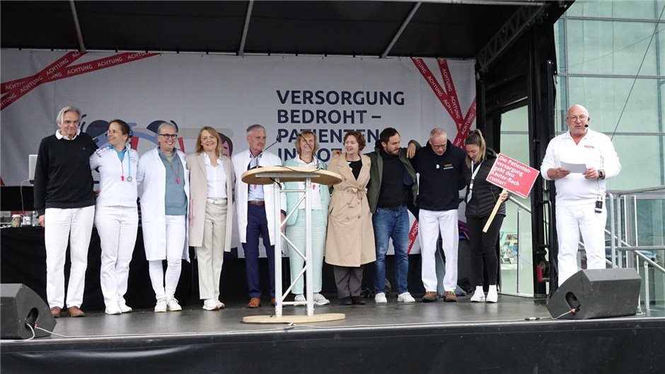 Gruppenfoto der Protestorganisatoren und Sprecherinnen und Sprecher an diesem Di...