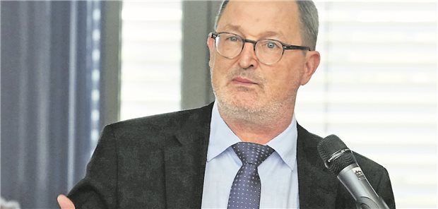 Kammerpräsident Jonitz kündigt Rückzug an Günther Jonitz steht seit 1999 an der Spitze der Ärztekammer Berlin. Nun gab er bekannt, den Weg für nachkommende Generation freimachen zu wollen.