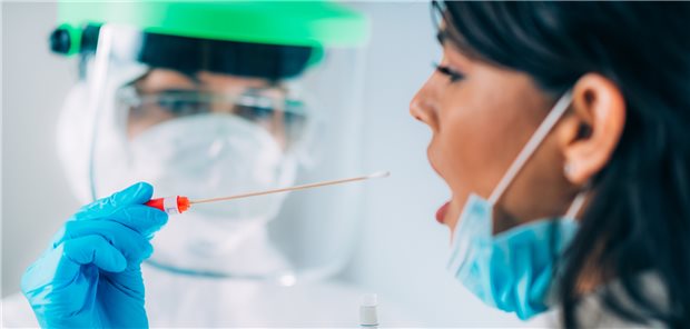 Corona-Diagnostik: PCR-Testzahlen und Positivrate steigen Gut und gründlich abgestrichen – dann sind PCR-Tests immer noch der verlässlichste Nachweis einer SARS-CoV-2-Infektion. Ob sie immer erforderlich sind, bezweifeln auch die Labormediziner im ALM e.V.