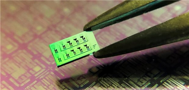Ein Ultraschalldetektor kleiner als eine Blutzelle Gut verpackt: In München haben Forscher einen Ultraschalldetektor, der kleiner als eine Blutzelle ist, entwickelt. Der Einsatz in klinischer Diagnostik ist geplant.