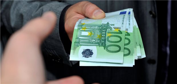 Bestechlichkeitsvorwürfe gegen Justizbeamten weiten sich aus Gutachten im Gesundheitswesen gegen Geldzahlungen an den Auftraggeber? In der Staatsanwaltschaft Hessen stehen Anti-Korruptions-Experten selbst unter Verdacht.