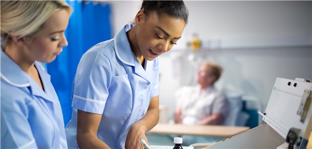Womit Kliniken bei der Mitarbeitersuche punkten Gute Mitarbeiter für die eigene Klinik zu finden und zu halten, stellt hohe Anforderungen an das Krankenhaus-Management.