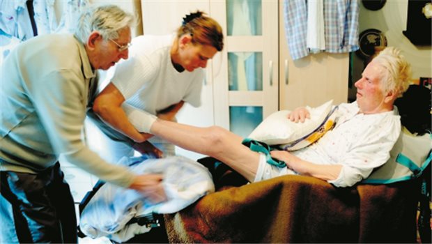 Im Nordosten ernten Pflegedienste gute Noten Gute Noten: Im Nordosten müssen sich ambulante Pflegedienste mit ihrer Arbeit nicht verstecken. © Klaro