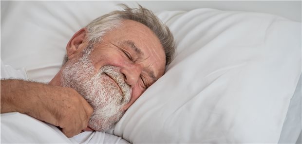 Optimistische Menschen schlafen besser Gute Schlafqualität könnte die Gesundheitsvorteile von Optimisten erklären.