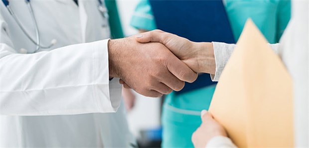 Muss im Versorgungsernstfall die Politik ran? Gute Versorgung im Krankenhaus: Müssen dazu auf Dauer die kleinen Häuser zu Gunsten größerer Häuser schließen?