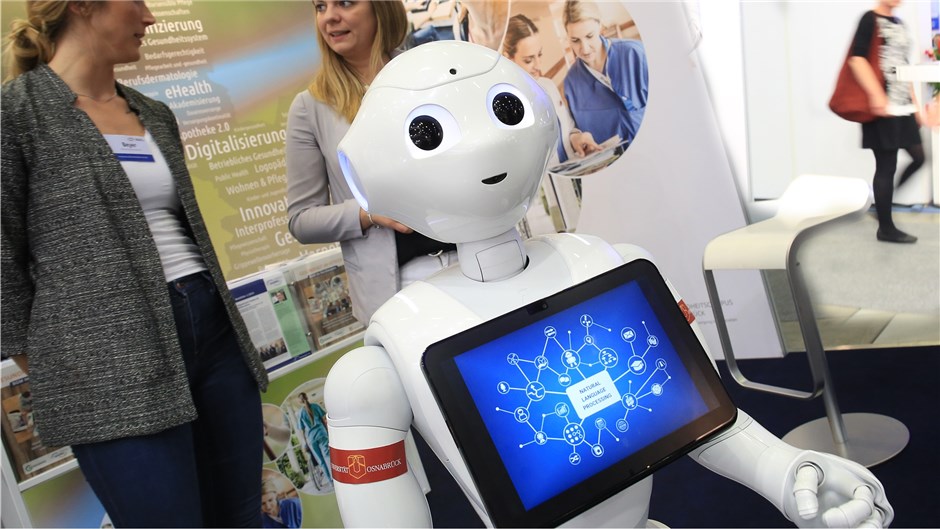 Guten Tag! Pepper – der Roboter vom Gesundheitscampus Osnabrück ist nicht zu übe...
