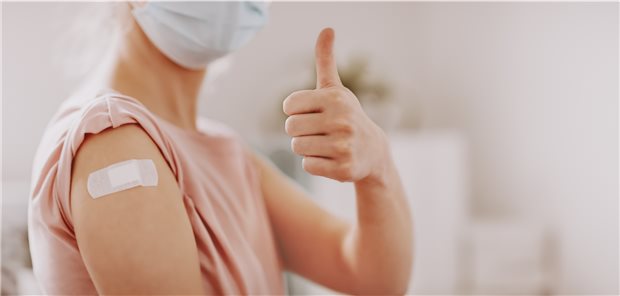 Gutes Gefühl nach der COVID-Impfung: Auch in einer riesigen Studie wurden keine neuen, bisher unbekannten Impfrisiken gefunden.