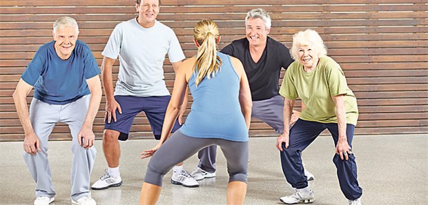 Wie viel Sport darf's sein? Gymnastik zu Musik: Bei herzinsuffizienten Patienten empfehlen sich Ausdauerbelastungen über mindestens 30 Minuten bei moderater Intensität an mindestens drei Tagen der Woche.
