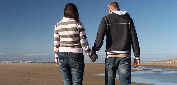 Arzneien und Mikrobizide gegen die Pandemie HIV-Infizierte können ihre Geschlechtspartner durch frühe antiretrovirale Therapie vor einer Infektion mit dem Aids-Virus schützen.