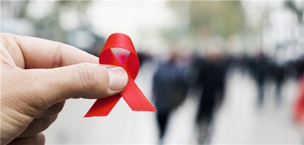 HIV in der Bevölkerung: Etwa die Hälfte der HIV-Neudiagnosen in Deutschland findet zu später statt – auch deshalb, weil nicht an einen HIV-Test gedacht wurde, als Indikatorerkrankungen diagnostiziert wurden.