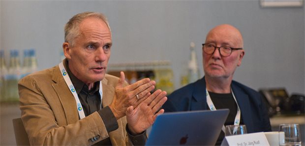 Medizinischer Fortschritt: „Zwei von drei Krebspatientinnen leben heute länger als fünf Jahre nach d HTA-Experte Professor Jörg Ruof (l.) von der Medizinischen Hochschule Hannover.