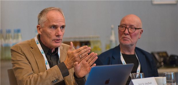Medizinischer Fortschritt: „Zwei von drei Krebspatientinnen leben heute länger als fünf Jahre nach d HTA-Experte Professor Jörg Ruof (l.) von der Medizinischen Hochschule Hannover.