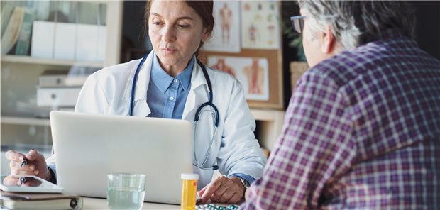 HWI bei Senioren mit Antibiotika behandeln oder nicht? Zumindest das Risiko für eine Blutstrominfektion war in einer Studie ohne Antibiotika nicht erhöht.