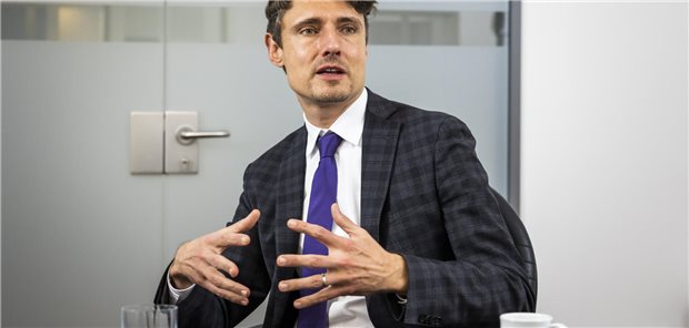 Gesundheitsökonom Professor Jonas Schreyögg im Gespräch.