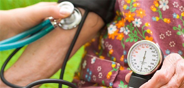 Bessere Therapie dank zentraler Messung? Haben Blutdruckmanschetten für die rein periphere Druckmessung bald ausgedient?