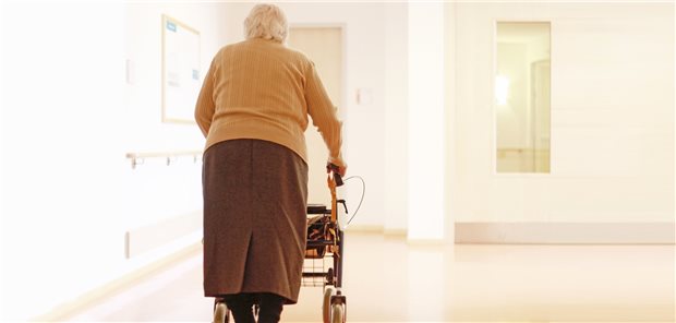 Haben Pflegebedürftige mit positivem PCR-Test im Vergleich zu solchen mit negativem Testergebnis anderen Unterstützungsbedarf?