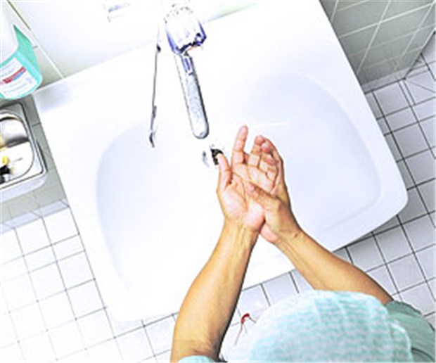 Gesetzesziele unerreichbar, weil Ärzte fehlen Hände waschen - eine einfache Methode, Infektionsrisiken zu mindern.