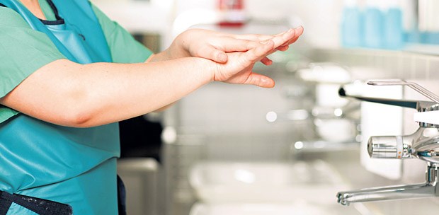 Klinikkeime leben von Bürokratie Händewaschen sorgt - sektorenübergreifend - für mehr Schutz vor nosokomialen Infektionen.