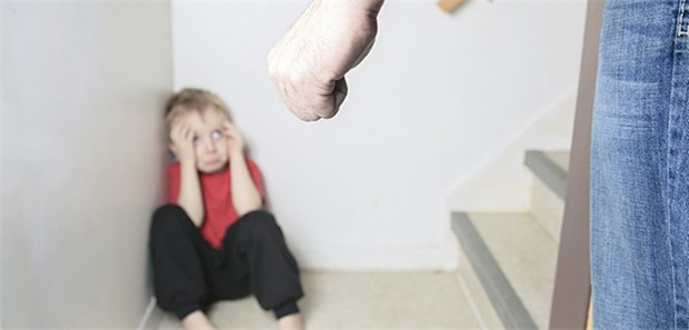 'Wo die Kinder nicht geschlagen werden, sinkt die Zahl der Gewalttaten' Hängen erlebte Gewalt in der Kindheit und spätere Neigung zu Gewalttäten zusammen? Der Kriminologe Christian Pfeiffer ist sich sicher.