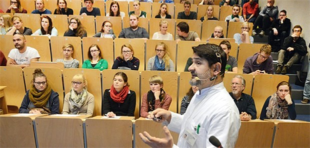 Droht eine Hängepartie bis 2018? Hängepartie für Medizinstudenten: Es wird wohl noch dauern, bis die Umsetzung des Masterplans 2020 in die Approbationsordnung angegangen wird.