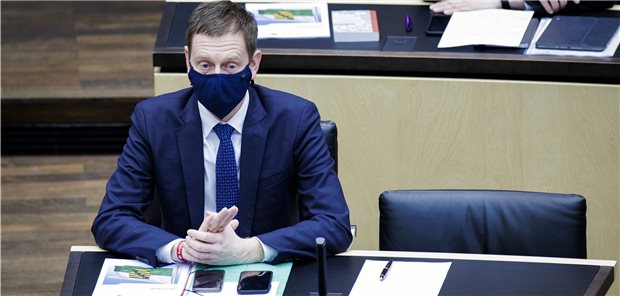 Corona-Teilimpfpflicht: Umsetzung in Sachsen mit Wenn und Aber Hätte gern eine längere Übergangsphase für die Einführung der Teil-Impfpflicht gesehen: Der sächsische Ministerpräsident Michael Kretschmer (CDU) anlässlich der Bundesratssitzung am 11. Februar in Berlin.