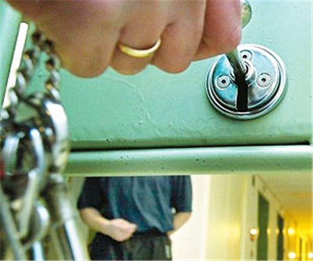 Maßregelvollzug statt Therapie Hätte sich das Einsperren verhindern lassen? Schizophreniekranke sind meist nicht gewalttätig, wenn psychotische Phasen verhindert werden.