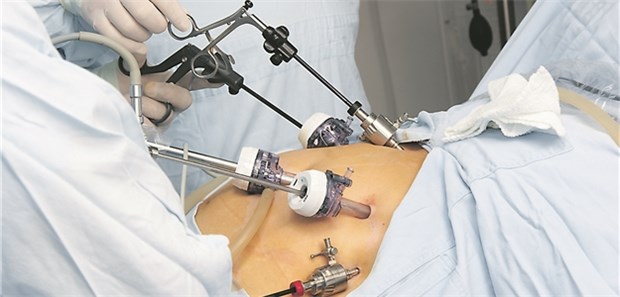 Chirurgen werfen Kassen unmenschliche Behandlung von Adipositas-Patienten vor Häufig Streit um Kostenerstattung: Minimalinvasiver Eingriff für einen Magen-Bypass.