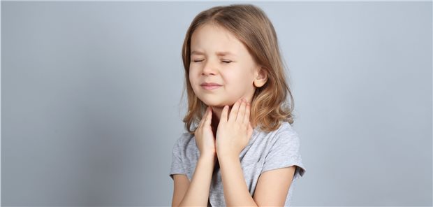 Halsschmerzen bei Kindern: Für die Diagnostik gibt es Scores, die bei der Therapie-Entscheidung unterstützen.