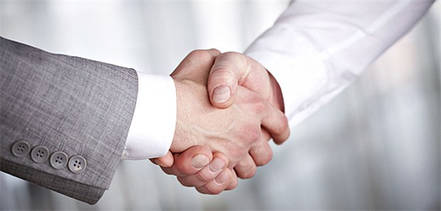 Hand drauf! Die Einigung im Honorar-Streit ist geglückt.