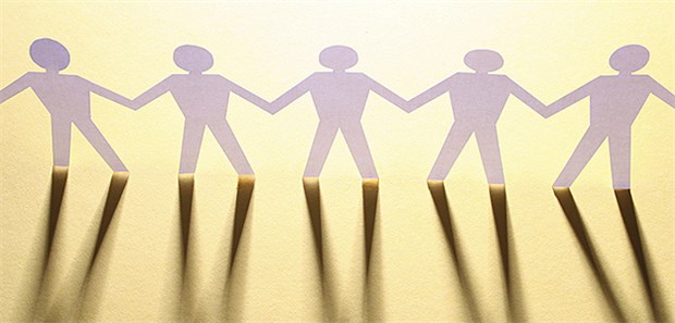 Aktionsplan wird ausgebremst Hand in Hand für eine bessere Versorgung von Menschen mit seltenen Erkrankungen.