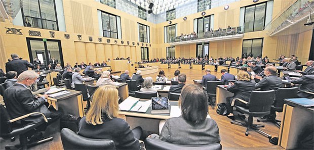 Kritik an Klinikreform, grünes Licht für Prävention & Co. Handelten 63 Tagesordnungspunkte, darunter vier Gesundheitsgesetze, vor der Sommerpause ab: Blick in das Bundesratsplenum am vergangenen Freitag.