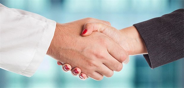 Handschlag reicht nicht: Bei IGeL müssen sich Arzt und Patient auch schwarz auf weiß einig sein.