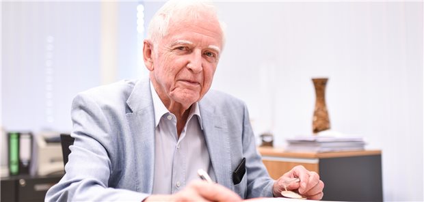 „Viren-Jäger“ und Vater der HPV-Impfung Harald zur Hausen ist tot Der Medizin-Nobelpreisträger Harald zur Hausen sitzt am 10.06.2016 in Heidelberg (Baden-Württemberg) im Deutschen Krebsforschungszentrum (DKFZ) in seinem Büro.