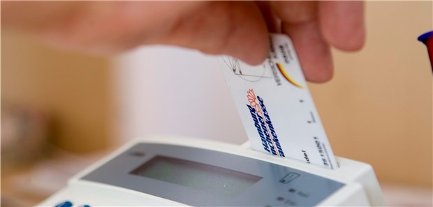 Hardware für die E-Card. Zumindest für den Konnektor könnte es in wenigen Jahren eine softwarebasierte Alternative geben.