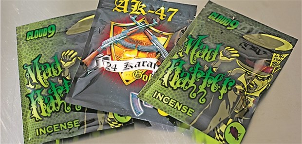 Statt "Legal Highs" künftig Cannabis vom Arzt? Harmlose Anmutung: „Legal Highs“ haben coole Namen wie „Mad Hatter“ und „AK-47“.