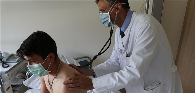 Wann die Tuberkulose-Therapie beenden? Ein Biomarker könnte helfen Hat der Patient noch eine aktive Tuberkulose? Das ist bisher häufig schwer zu beurteilen.