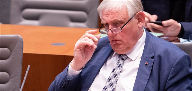 Ärzteverbände empört über Laumann-Spruch – Minister entschuldigt sich NRW-Gesundheitsminister Karl-Josef Laumann (CDU) im Landtag.