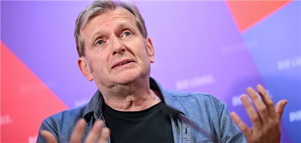 Trabert blickt mit Zuversicht und etwas Angst Richtung EU-Parlament Hat ein wenig Angst vor der EU-Bürokratie: Der Mainzer Sozialmediziner Gerhard Trabert will für die Linke bei den Europawahlen im kommenden Jahr kandidieren.