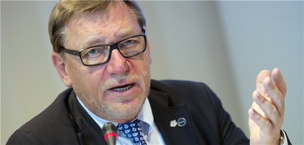 Ärzte fordern schnelle STIKO-Empfehlungen zu angepassten Corona-Impfstoffen Hausärzte-Chef Ulrich Weigeldt kritisiert das kommunikative Chaos rund um die verschiedenen angepassten Corona-Impfstoffe.
