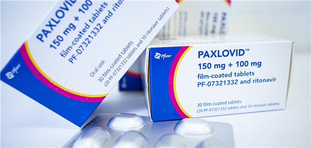 Hausärzte sollen das Therapeutikum gegen COVID-19 künftig direkt abgeben können. Dies wird in der Koalition vorbereitet.
