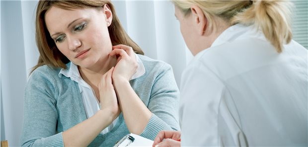 Hausärzte sollten aufhorchen, wenn Eltern im Patientengespräch sehr gestresst und überfordert wirken.