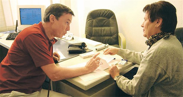 Hausärzte sollten genau prüfen, welche ihrer Patienten schwer chronisch krank sind und bei diesen die EBM-Ziffer 03212 abrechnen.