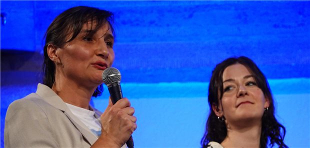 Hausärztin Dr. Natascha von Schau (links) will jungen Kolleginnen die Chance geben, schon während des Studiums Berufserfahrung in einer Landarztpraxis zu sammeln. Katrin Schöffel (rechts) ergriff diese.