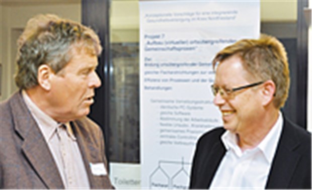Neue Ideen gegen Ärztemangel im Norden Hausarzt Dr. Thomas Maurer (rechts) warb in Husum für das Modell ortsübergreifender Gemeinschaftspraxen. © di